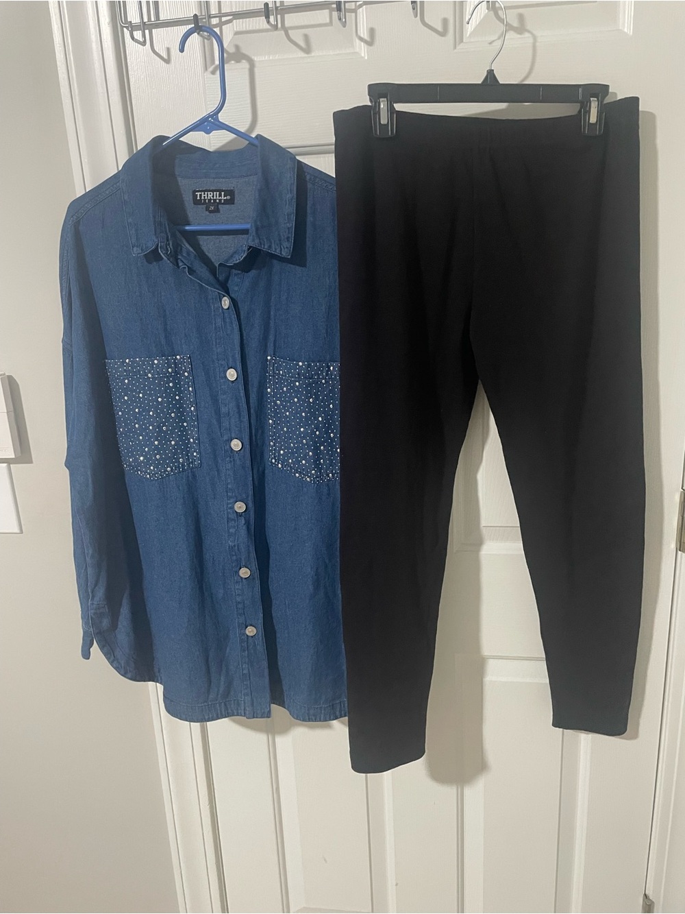 Thrill Blue Denim Shirt with Embellished Front Pockets 2x leggings nwt 2x